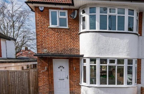 Arnos Grove House | Stunning 3BDR house with free parking