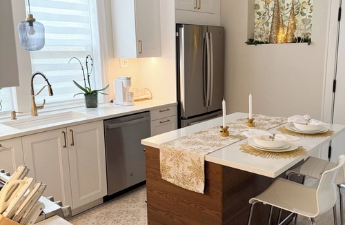 North Park Apartment | Stunning 3bdrm, steps to North Eastern University, Luxurious, Gourmet kitchen🌟