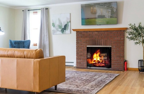 Catskill Cabin | Stunning 3BR 1BA Foosball table