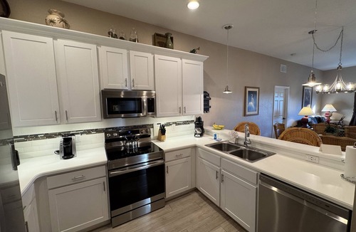 Bahama Bay Villa | Stunning 3BR 2BA 1700 sq ft Penthouse Villa - Fully Upgraded, Fantastic Location