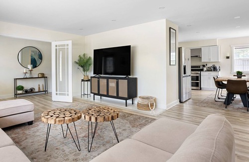 Indianapolis House | Stunning 3BR | Game Room | Yard | W/D | Coffee Bar