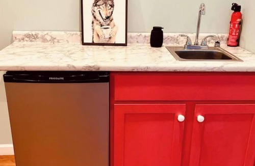 Chittenden County House | Stunning 3BR Home w/Lake access/hot tub