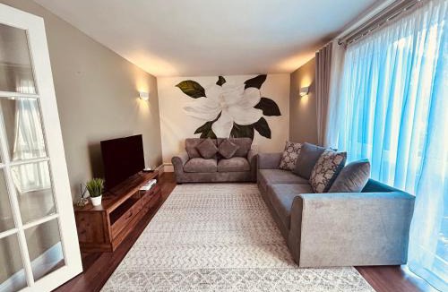 Stevenage Apartment | Stunning 3BR House w/Parking