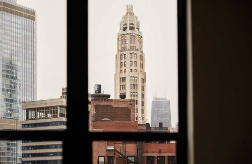 Downtown Chicago Apartment | Stunning 3BR Penthouse in the Loop | Roof Deck