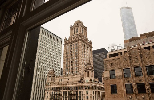 Downtown Chicago Apartment | Stunning 3BR Penthouse in the Loop | Roof Deck