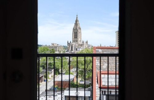 Shadyside Apartment | Stunning 3BR suite| 2 private decks| A+ Location!