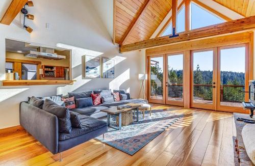 Little River House | Stunning 3BR with ridge top views and hot tub