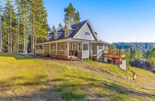 Little River House | Stunning 3BR with ridge top views and hot tub