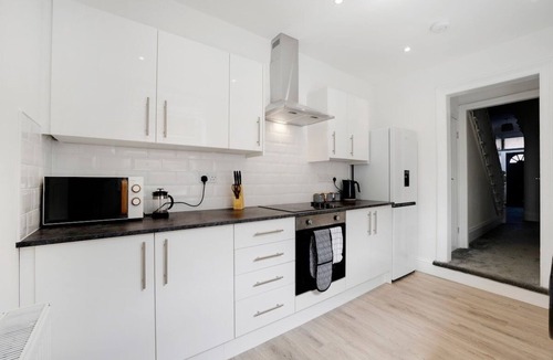 Westoe House | Stunning 4 Bed Home,FREE Parking