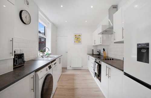 Westoe House | Stunning 4 Bed Home,FREE Parking