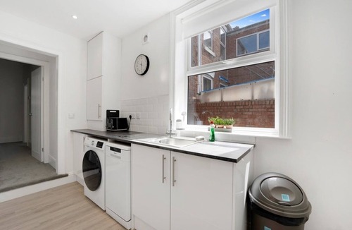 Westoe House | Stunning 4 Bed Home,FREE Parking