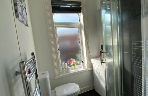 Derby House | Stunning 4-Bed House in Derby