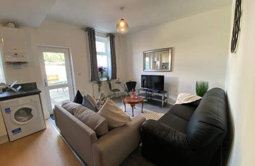 Derby House | Stunning 4-Bed House in Derby