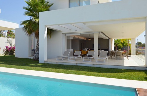 Marbella Villa | Stunning 4 bed Marbella villa, private (heated) pool, Air Con, WIFI nr beach