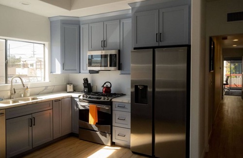 Marina Peninsula Apartment | Stunning 4 Bedroom, 1 block to the Beach!