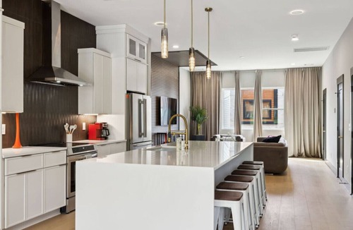 Madison House | Stunning 4 Bedroom/4.5 Bath Home w/Rooftop Deck!