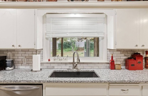 Ponca City House | Stunning 4-Bedroom Home with Outdoor Pool & A/C in Ponca City
