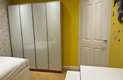 Sherborne St. John Apartment | Stunning 4-Bedroom Home