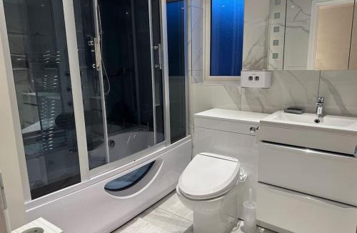 Sherborne St. John Apartment | Stunning 4-Bedroom Home