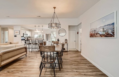 South Manchaca House | Stunning 4 bedroom private house with POOL!