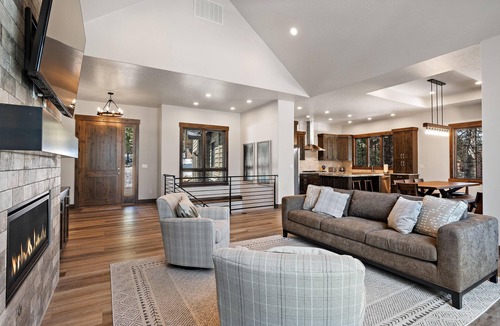 Tamarack House | Stunning 4 BR Estate Home