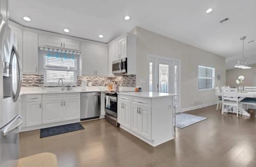 Naples Park House | Stunning 4BR Home l Near Vanderbilt Beach