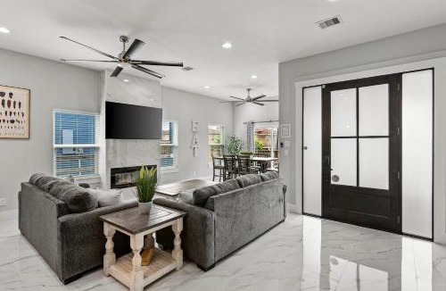 El Lago House | Stunning 4BR Home Near the Bay!