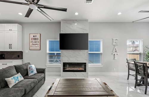 El Lago House | Stunning 4BR Home Near the Bay!