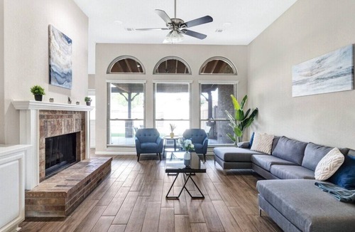 Allen House | Stunning 4BR Home w/ Patio & Garage - Pet Friendly