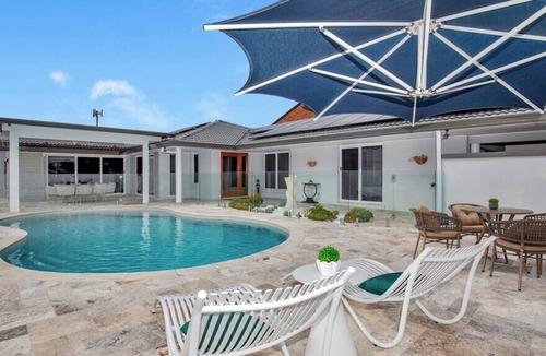 Runaway Bay House | Stunning 4BR House with Pool & Waterfront View