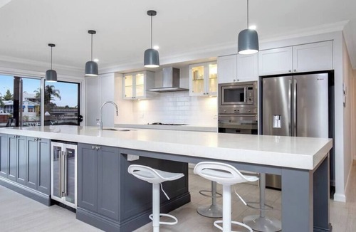 Runaway Bay House | Stunning 4BR House with Pool & Waterfront View