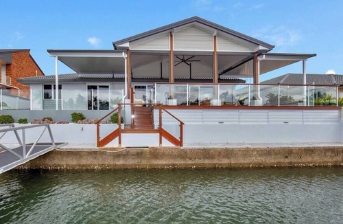 Runaway Bay House | Stunning 4BR House with Pool & Waterfront View