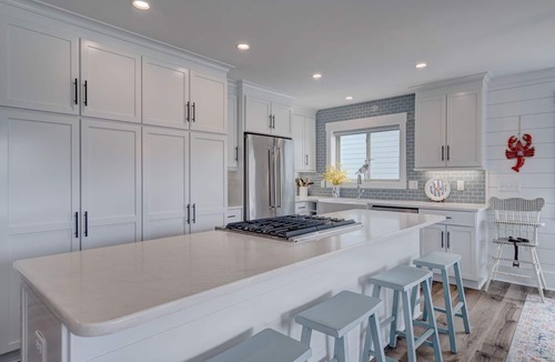 South End House | Stunning 4BR Home/2nd Row/Ocean Views + Parking for 5 vehicles