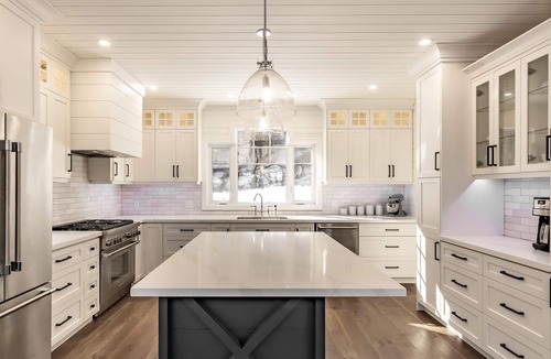 Seguin Cottage | Stunning 5 bed 3 bath cottage on Lake Rosseau with beautiful beach!