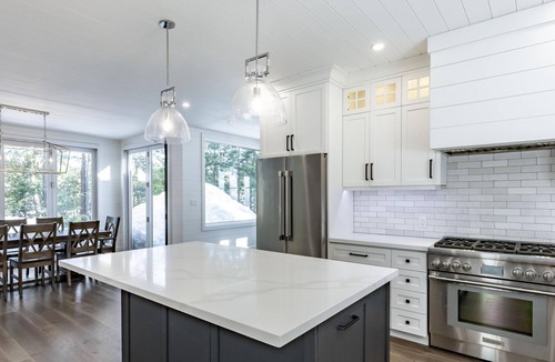 Seguin Cottage | Stunning 5 bed 3 bath cottage on Lake Rosseau with beautiful beach!