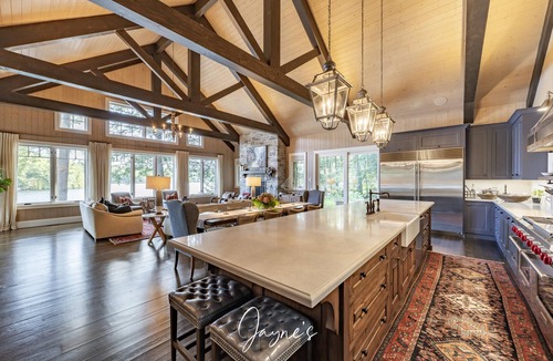 Seguin Cottage | Stunning 5 bed 6 bath cottage on Lake Joseph with Boathouse