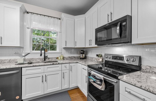 Durham House | Stunning 5 bedroom/3 bath home in Hope Valley Farm