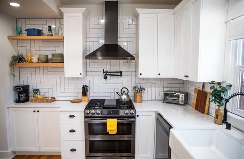 Vancouver House | Stunning 5 Bedroom Smart House!