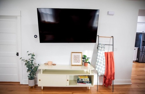 Vancouver House | Stunning 5 Bedroom Smart House!