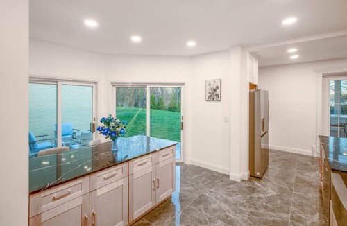 Centre Island House | Stunning 5BR Oasis | 3-Acre Estate & Gorg View