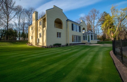 Centre Island House | Stunning 5BR Oasis | 3-Acre Estate & Gorg View