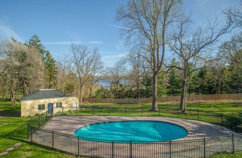 Centre Island House | Stunning 5BR Oasis | 3-Acre Estate & Gorg View