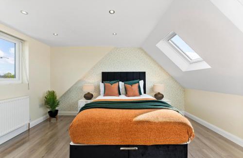 Sudbury House | Stunning 6 bedroom in Wembley - Parking