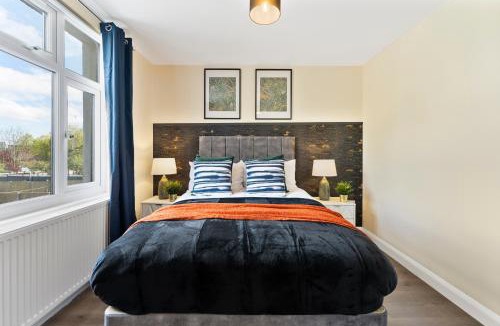 Sudbury House | Stunning 6 bedroom in Wembley - Parking