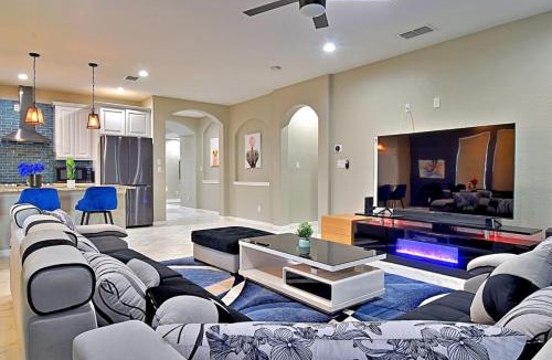 Southside House | Stunning 6 Bedroom Near Downtown