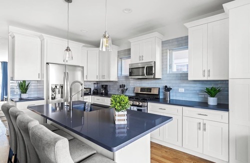 Albany Park House | Stunning 6 BR Home * Chicago * Centrally Located