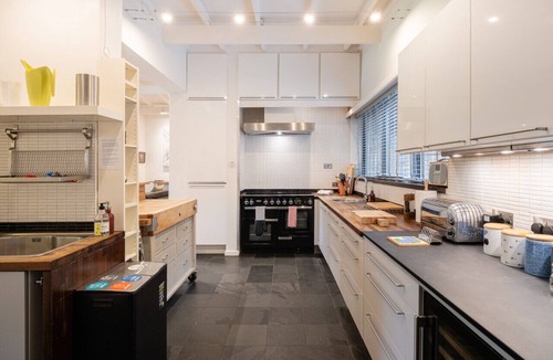 Birlingham House | Stunning 6BD with Swimming Pool & Sauna