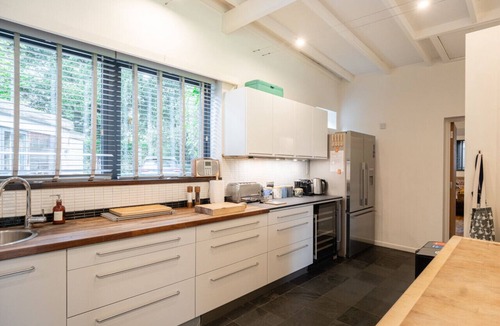 Birlingham House | Stunning 6BD with Swimming Pool & Sauna