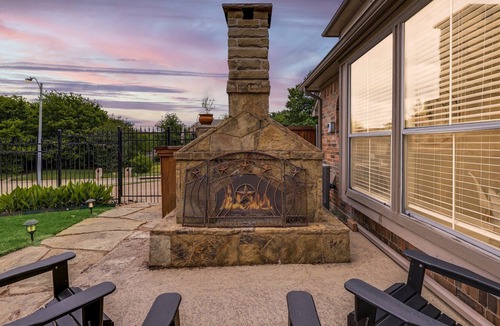 Rowlett House | Stunning 6BR/2.5BA + Pool | Great for Big Groups!