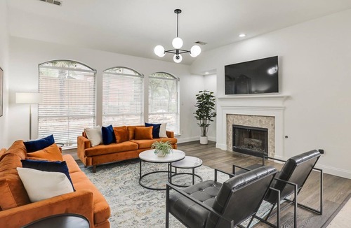 Rowlett House | Stunning 6BR/2.5BA + Pool | Great for Big Groups!